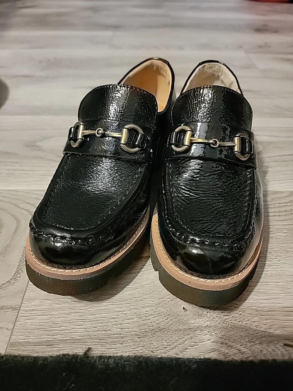 Sofft glossy black